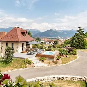  Oda ve Kahvaltı Le Paon Bleu Annecy Fransa